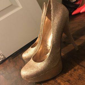 Glitter pumps